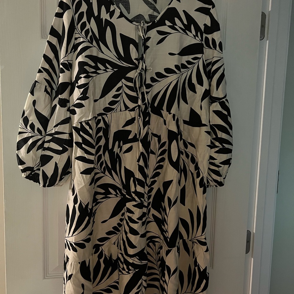 Black and White Tropical Midi Dress with Notched Collar